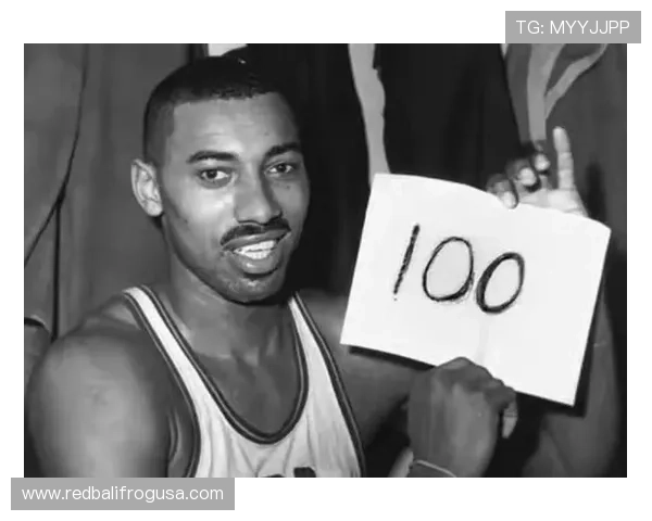 张伯伦单场篮板制胜纪录对比詹姆斯展现内线统治力差异